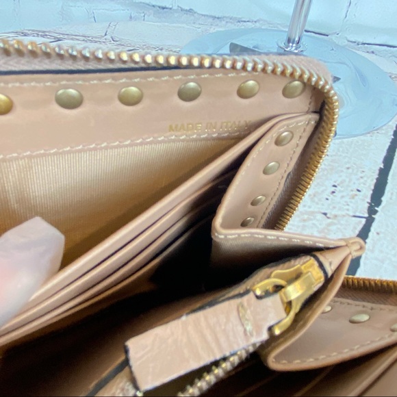 Valentino Rockstud zippy zip-around leather wallet - Picture 9 of 16